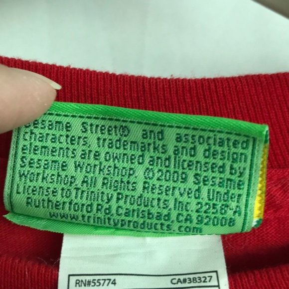 SESAME STREET Characters group picture Merry Christmas red graphic tee size Med - Picture 2 of 10